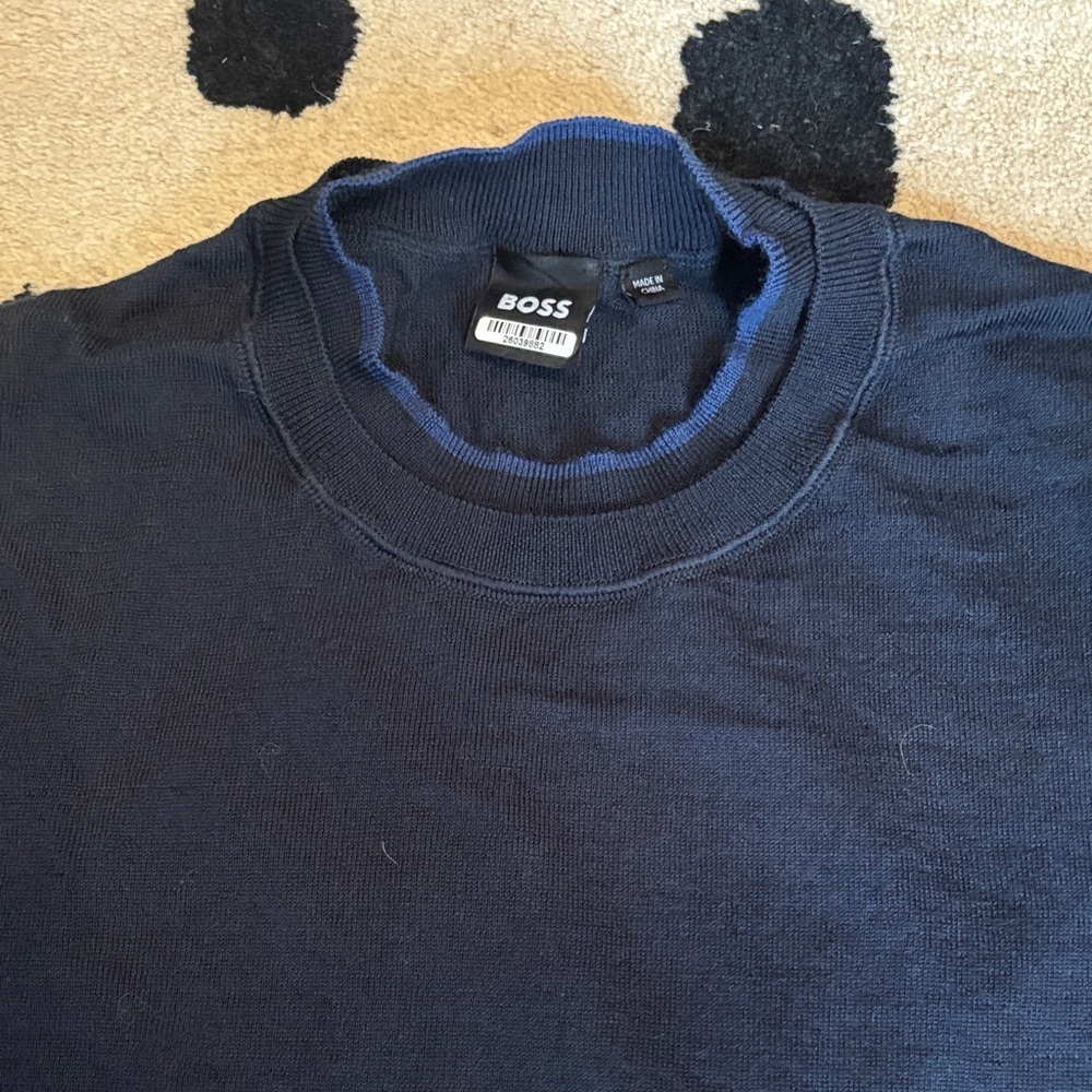 Boss Men navy  Sweater size large - Picture 3 of 4